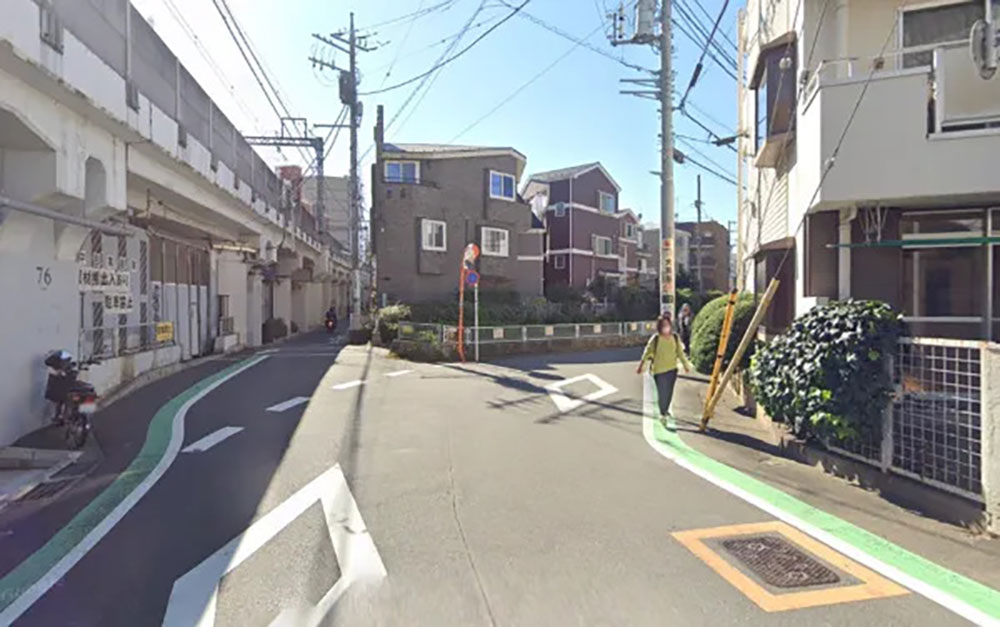 Y字路を右側に進みます