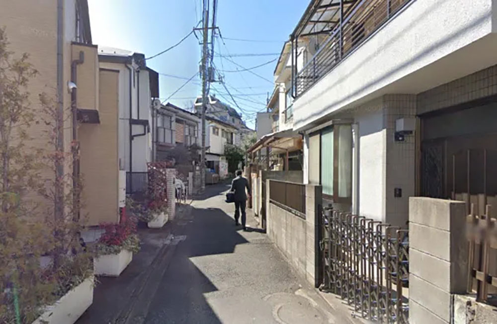 Y字路を左側に進みます